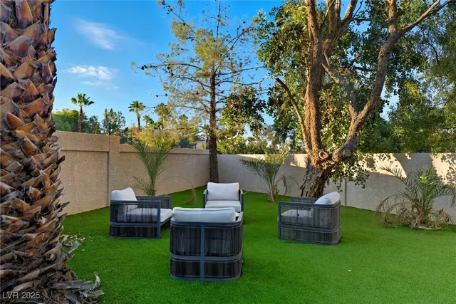 $1,900,000 | 8717 Kingship Court, Las Vegas, NV 89129