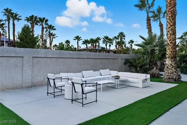 $1,900,000 | 8717 Kingship Court, Las Vegas, NV 89129