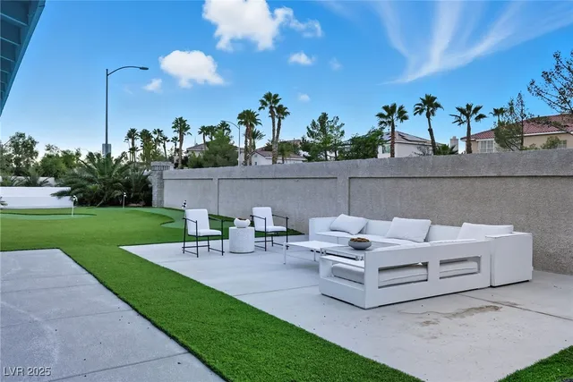 $1,900,000 | 8717 Kingship Court, Las Vegas, NV 89129