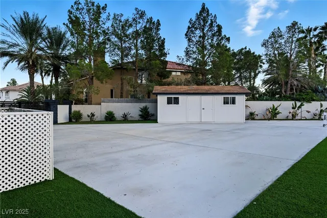 $1,900,000 | 8717 Kingship Court, Las Vegas, NV 89129