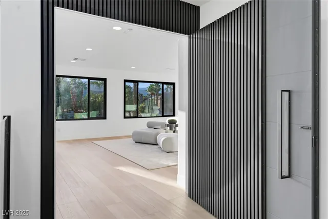 $1,900,000 | 8717 Kingship Court, Las Vegas, NV 89129