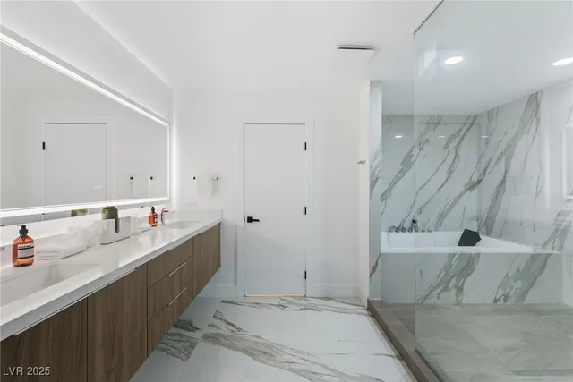 $1,900,000 | 8717 Kingship Court, Las Vegas, NV 89129