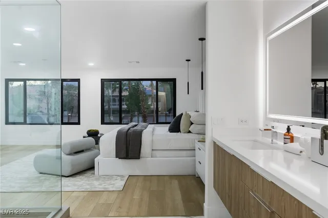 $1,900,000 | 8717 Kingship Court, Las Vegas, NV 89129