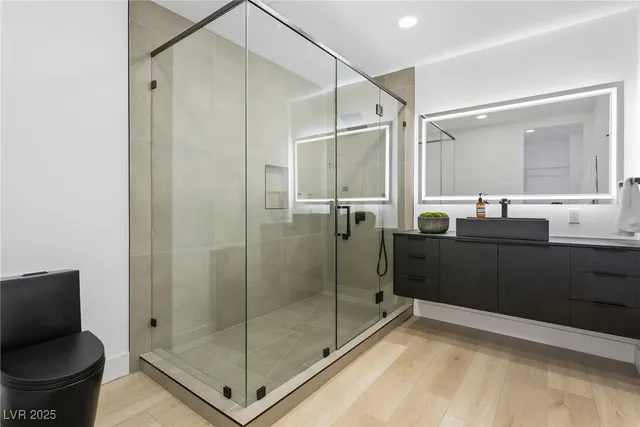 $1,900,000 | 8717 Kingship Court, Las Vegas, NV 89129