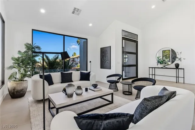 $1,900,000 | 8717 Kingship Court, Las Vegas, NV 89129