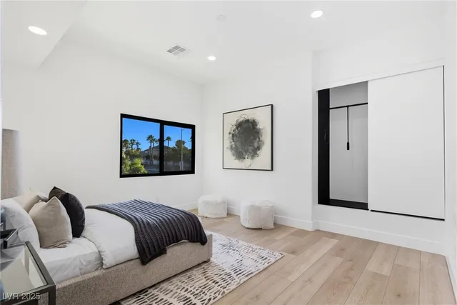 $1,900,000 | 8717 Kingship Court, Las Vegas, NV 89129