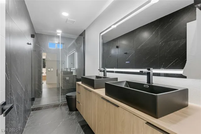 $1,900,000 | 8717 Kingship Court, Las Vegas, NV 89129