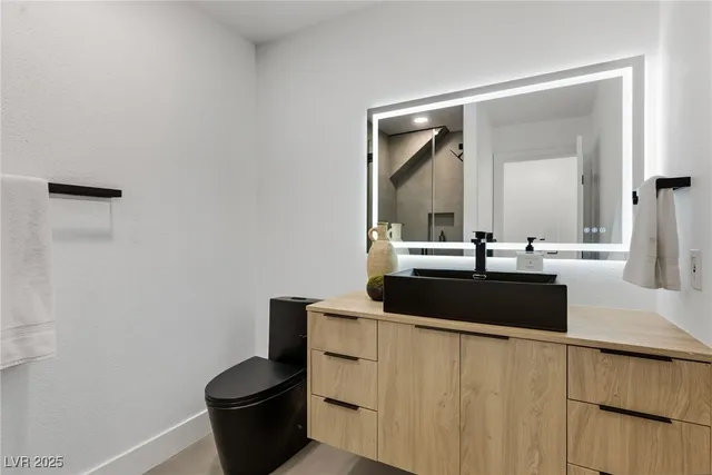 $1,900,000 | 8717 Kingship Court, Las Vegas, NV 89129