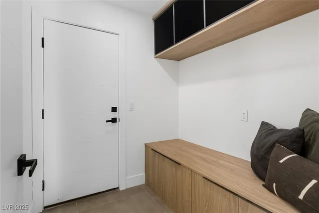 $1,900,000 | 8717 Kingship Court, Las Vegas, NV 89129