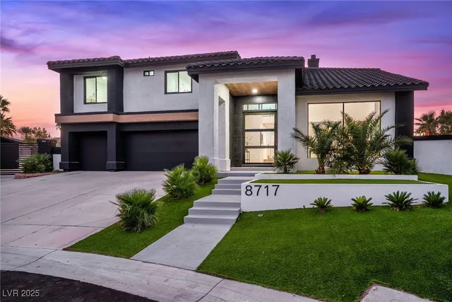$1,900,000 | 8717 Kingship Court, Las Vegas, NV 89129
