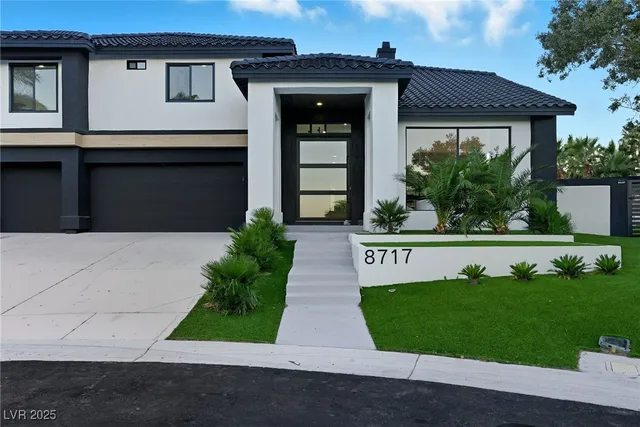 $1,900,000 | 8717 Kingship Court, Las Vegas, NV 89129