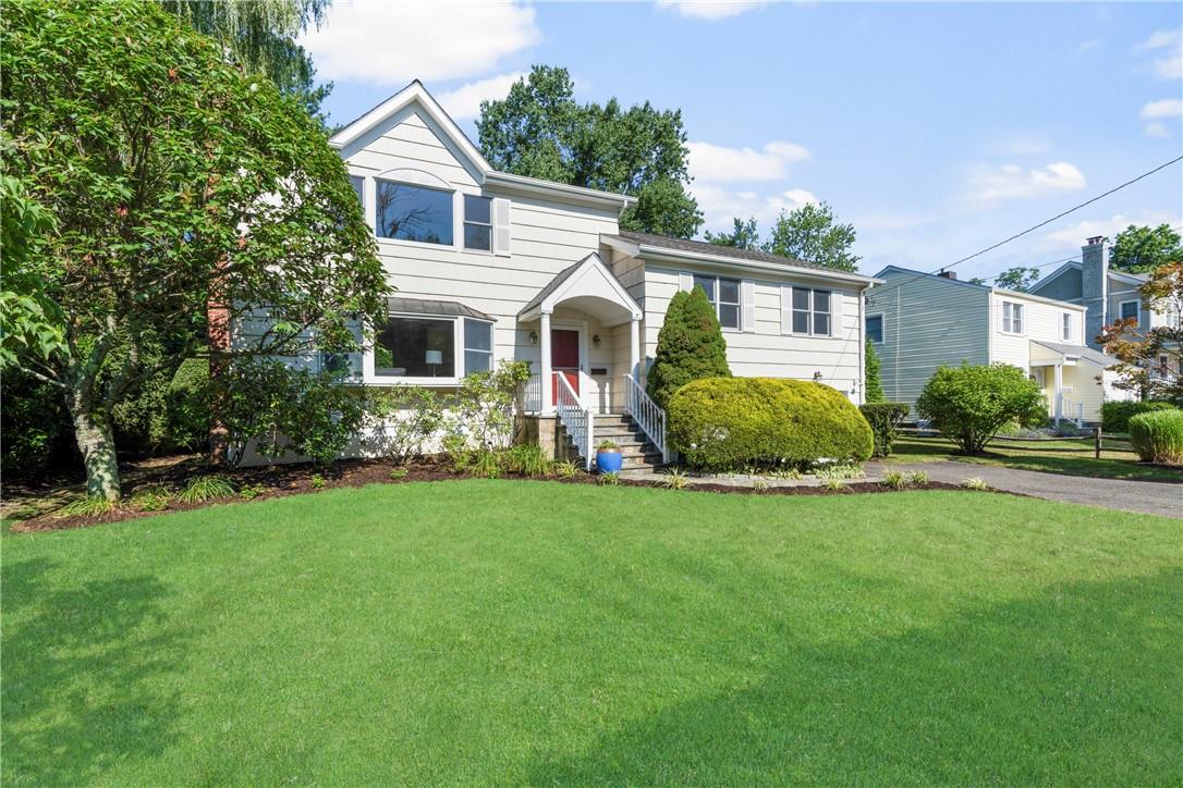Welcome to 27 Crescent Avenue in sought after Rye Gardens!