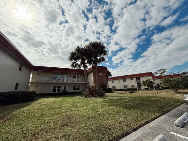 $1,485 | 106 Spring Lake Court, Unit 201, Vero Beach, FL 32962