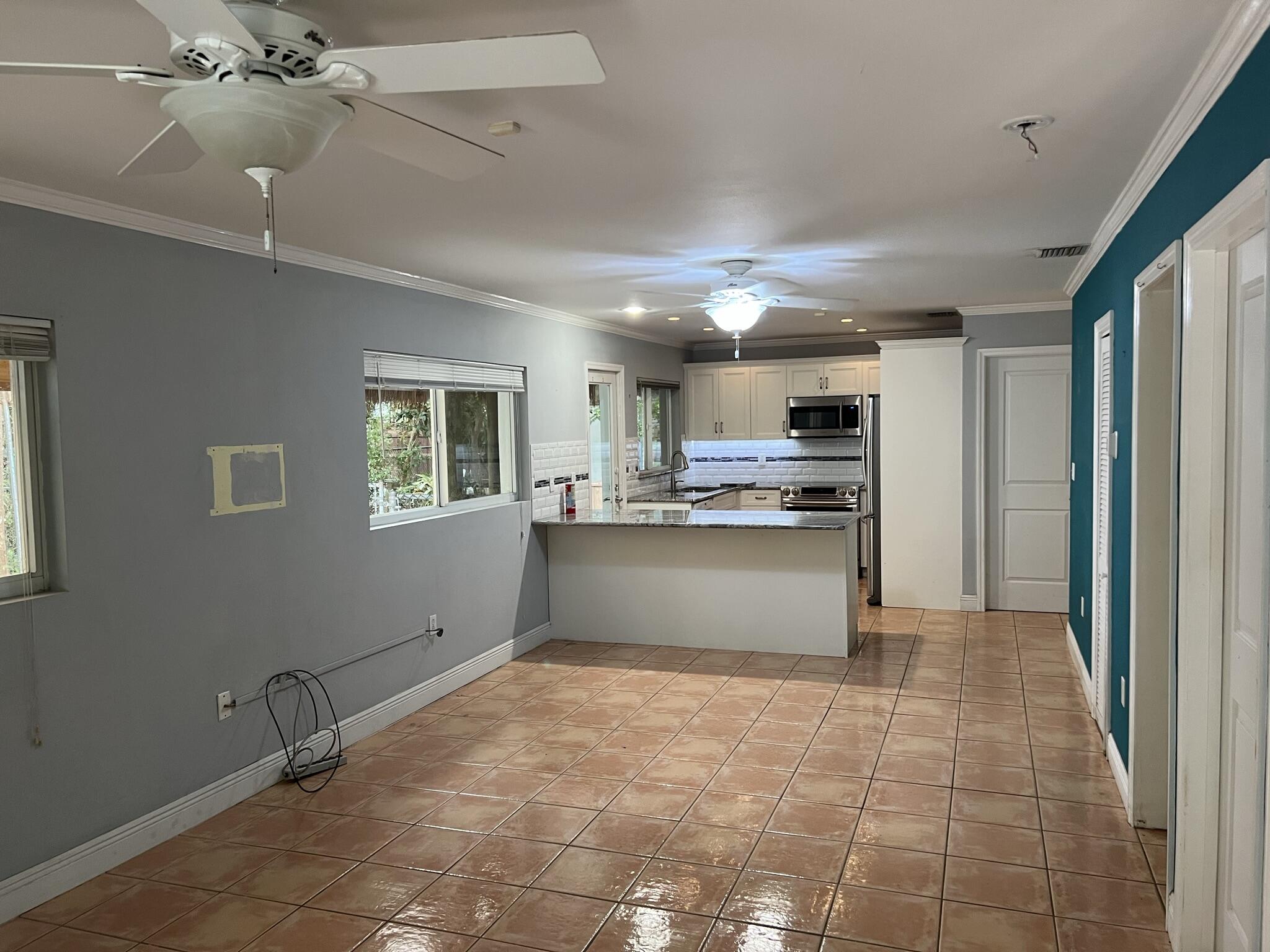 805 Madrid Road Key Largo, FL 33037 - Photo 12 of 31 Living Room