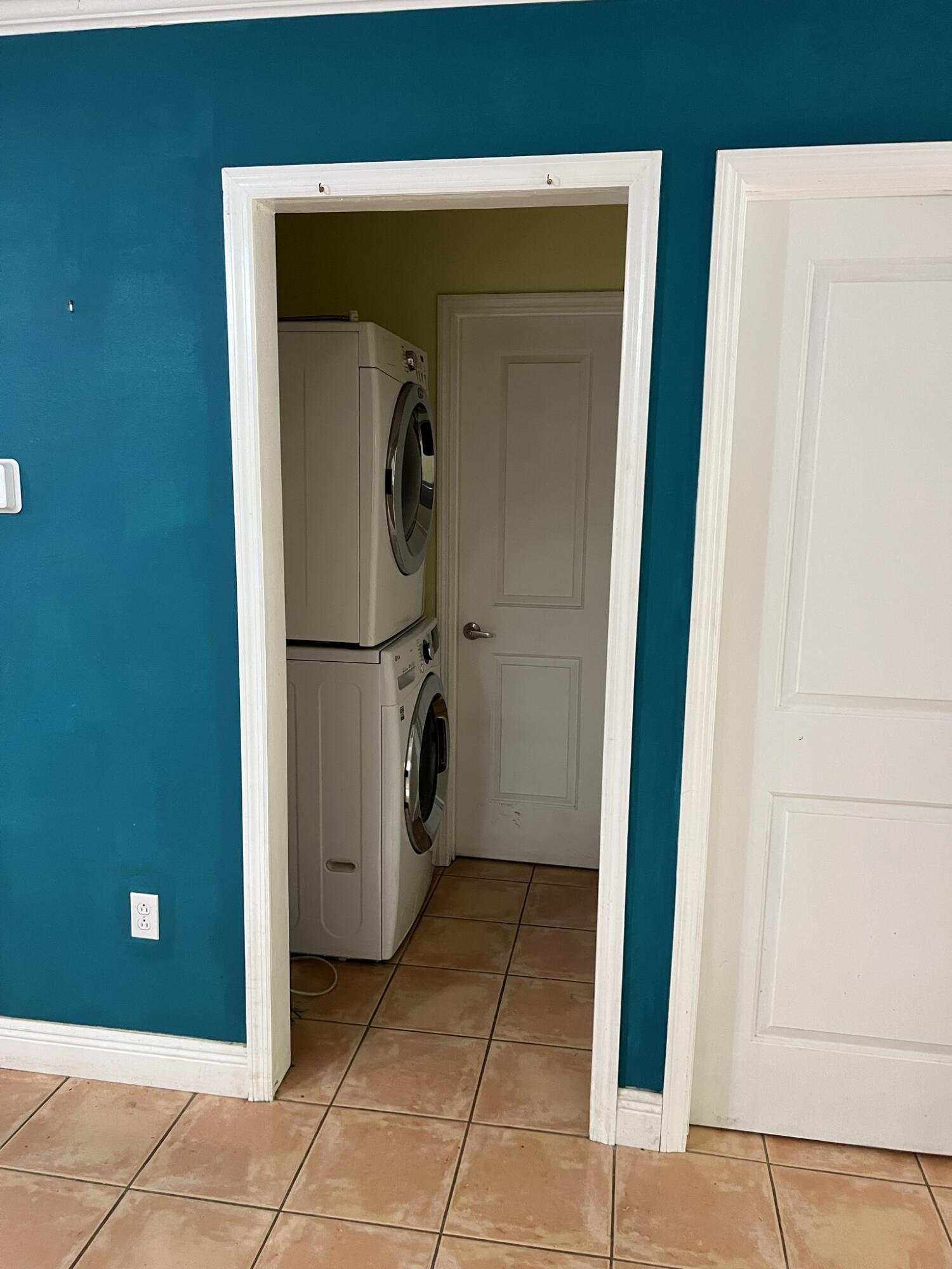 805 Madrid Road Key Largo, FL 33037 - Photo 18 of 31 Laundry Room