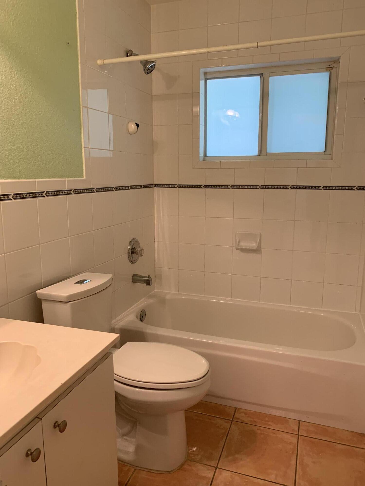 805 Madrid Road Key Largo, FL 33037 - Photo 21 of 31 Guest Bathroom