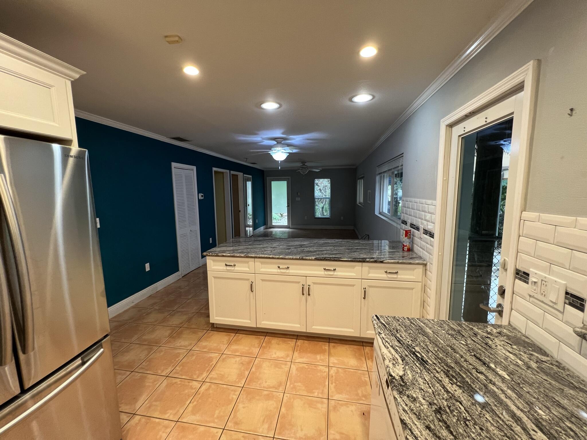 805 Madrid Road Key Largo, FL 33037 - Photo 26 of 31 Kitchen