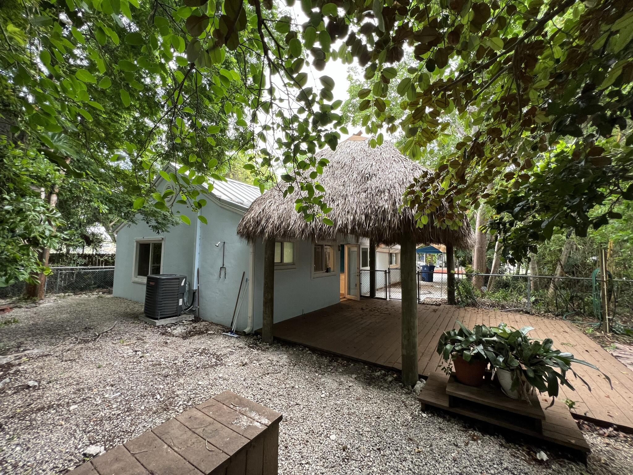 805 Madrid Road Key Largo, FL 33037 - Photo 28 of 31 Backyard View
