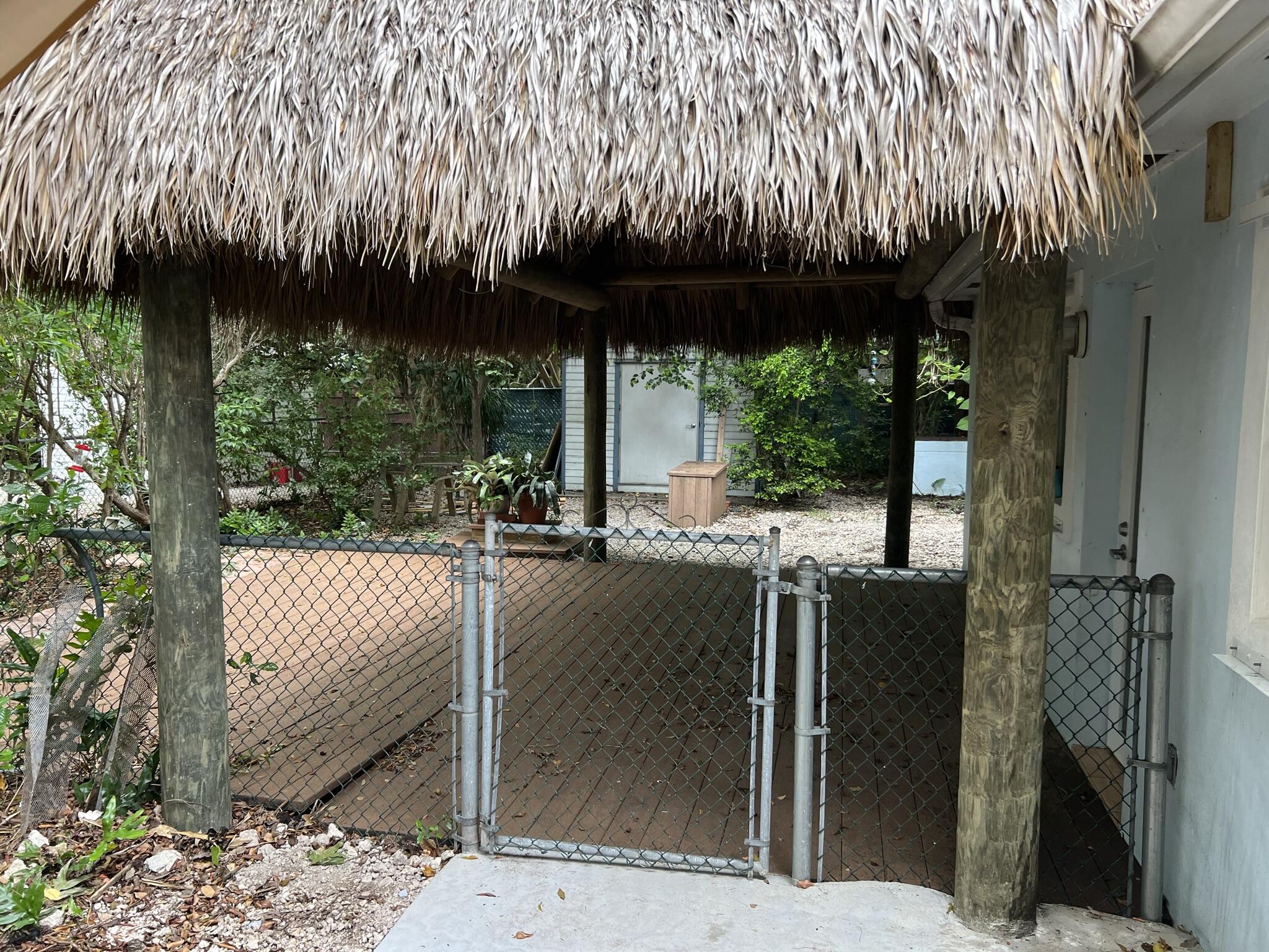 805 Madrid Road Key Largo, FL 33037 - Photo 3 of 31 Entrance to Side Yard