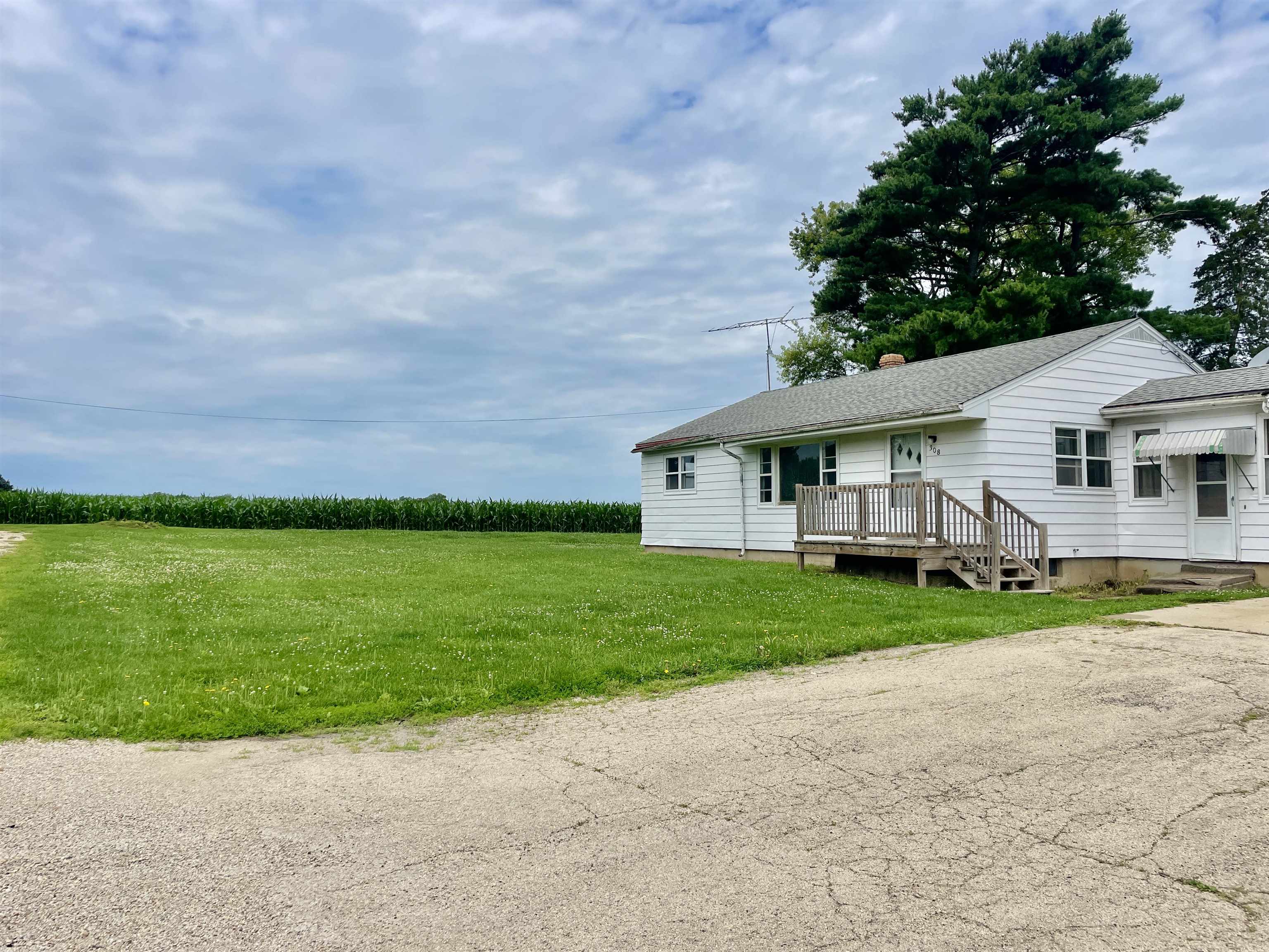 308 West Logan Street Forreston, IL 61030 - Photo 13 of 15
