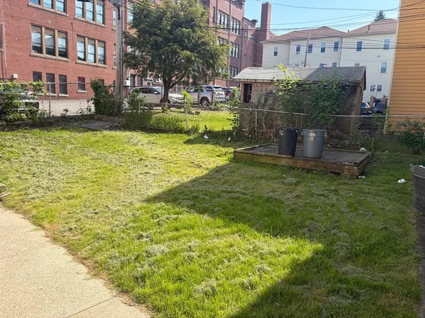 $1,800 | 107 Endicott Street, Unit 1, Worcester, MA 01610