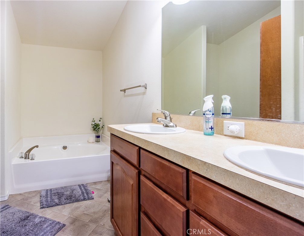 5038 Oak Road Midpines, CA 95345 - Photo 19 of 53 a bathroom with a tub double sink and mirror