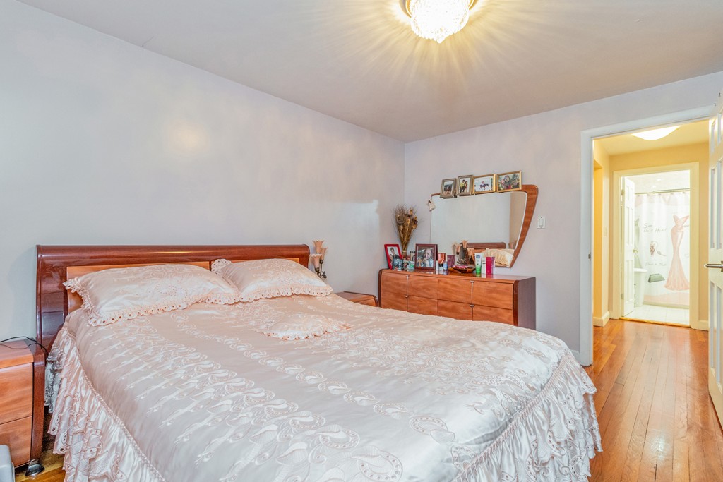 99 Chestnut Street, Unit 2 Brookline, MA 02445 - Photo 15 of 20