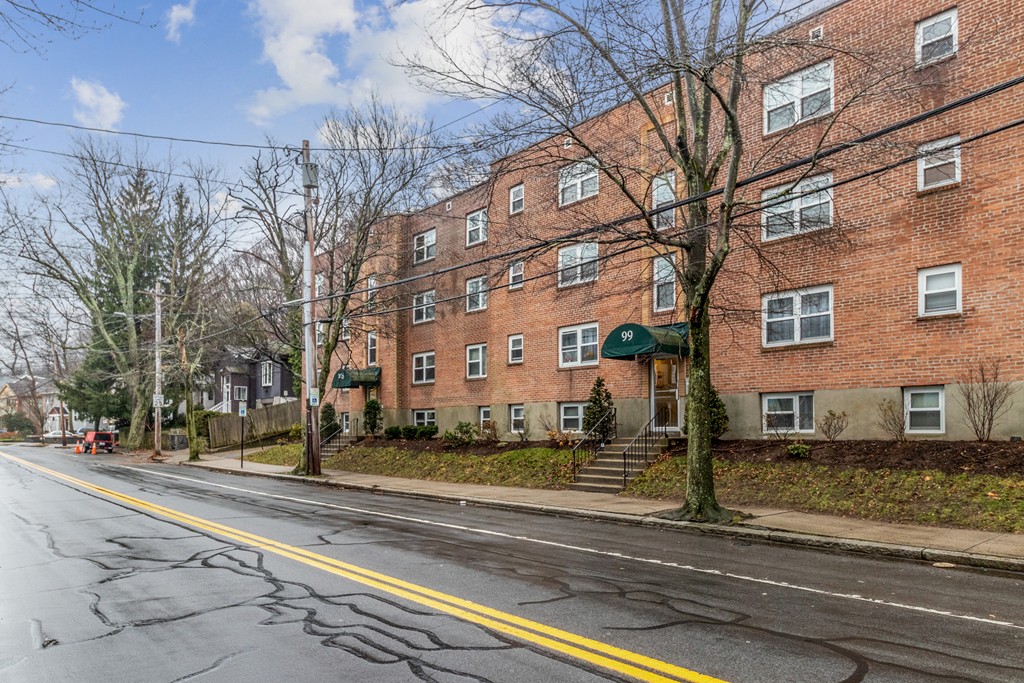 99 Chestnut Street, Unit 2 Brookline, MA 02445 - Photo 2 of 20