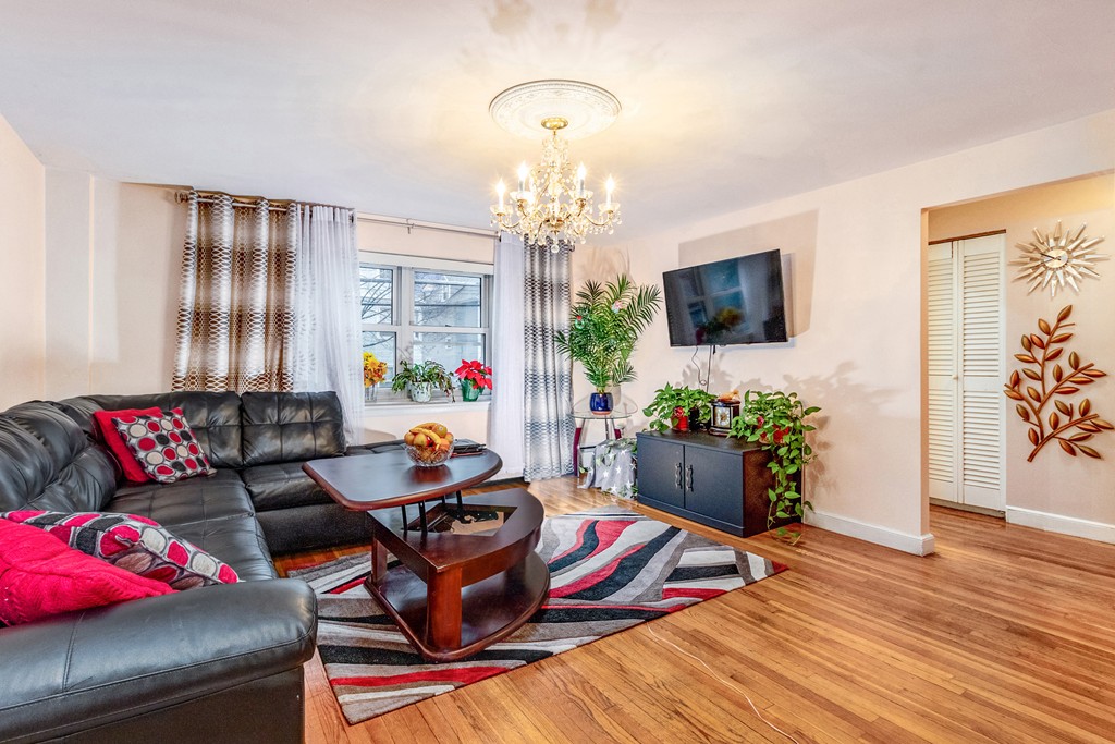 99 Chestnut Street, Unit 2 Brookline, MA 02445 - Photo 4 of 20