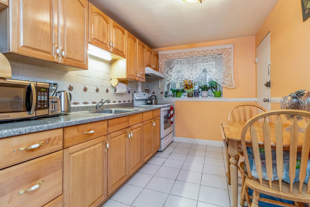 99 Chestnut Street, Unit 2 Brookline, MA 02445 - Photo 10 of 20