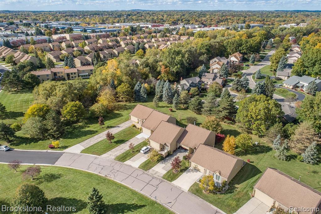 2285 Rochelle Park Drive, Unit 122 Rochester Hills, MI 48309 - Photo 4 of 32