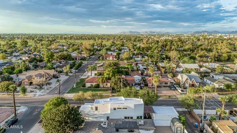 a view of a yard with plants