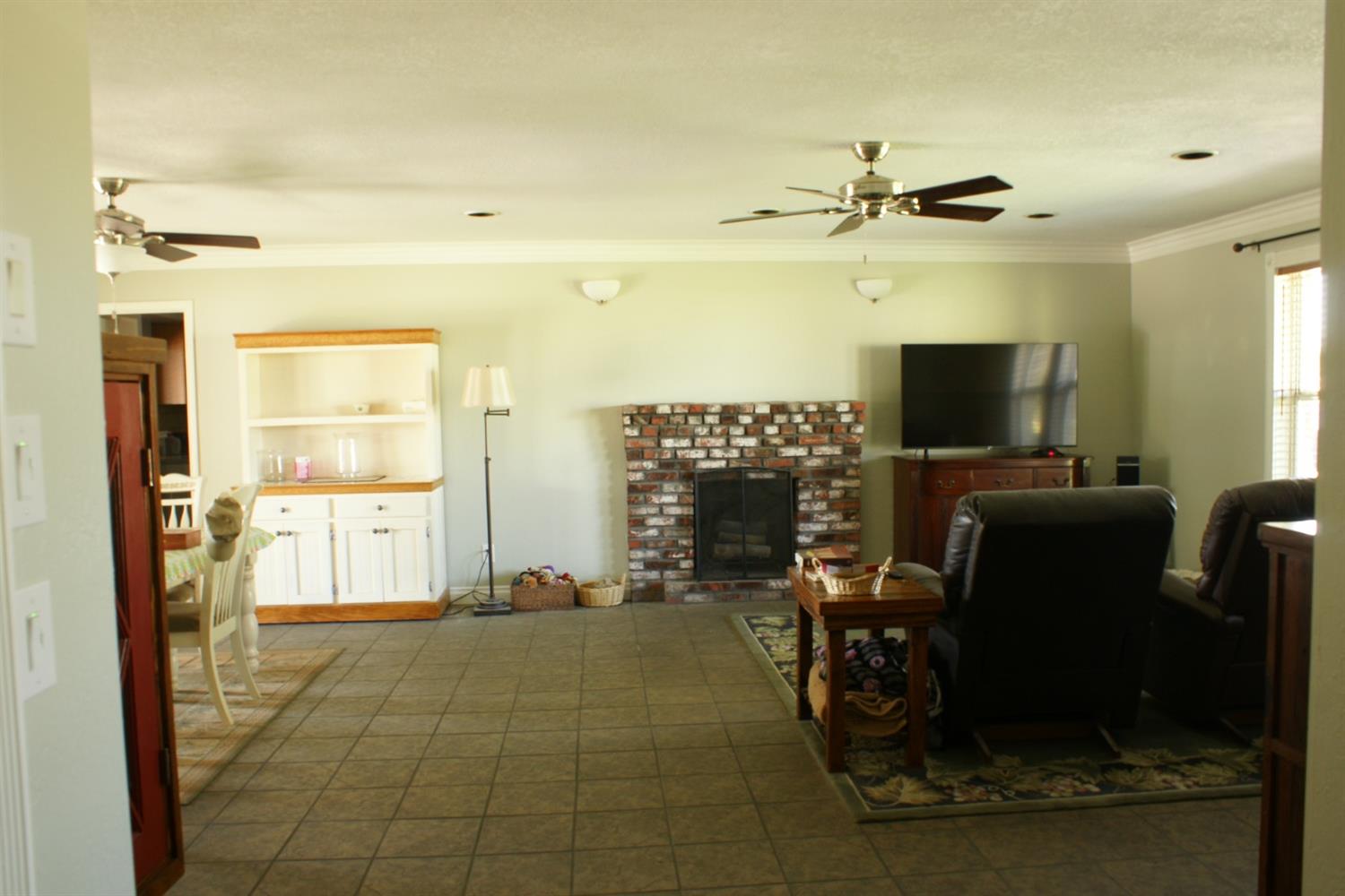 14819 Skyview Road Madera, CA 93636 - Photo 6 of 37 Gallery Image 6
