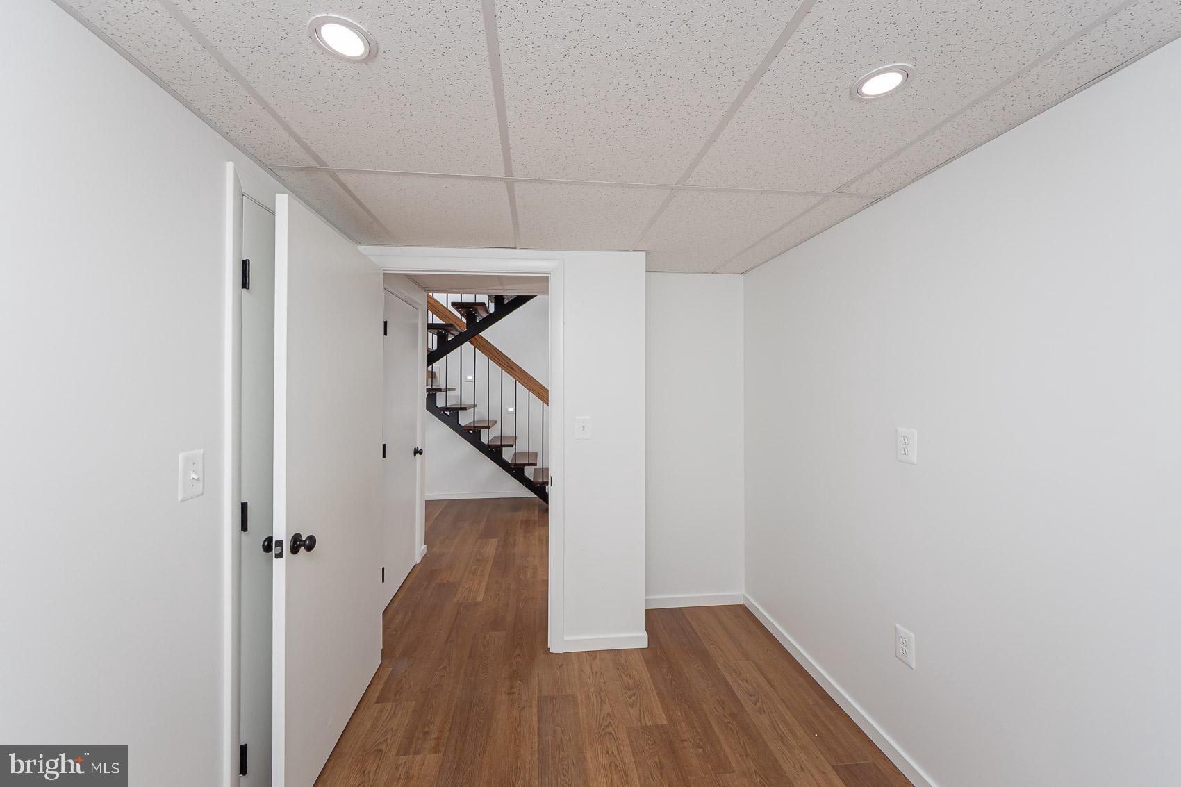 903 Ivy Hill Road Cockeysville, MD 21030 - Photo 82 of 100 Bright and inviting entryway with modern flair.