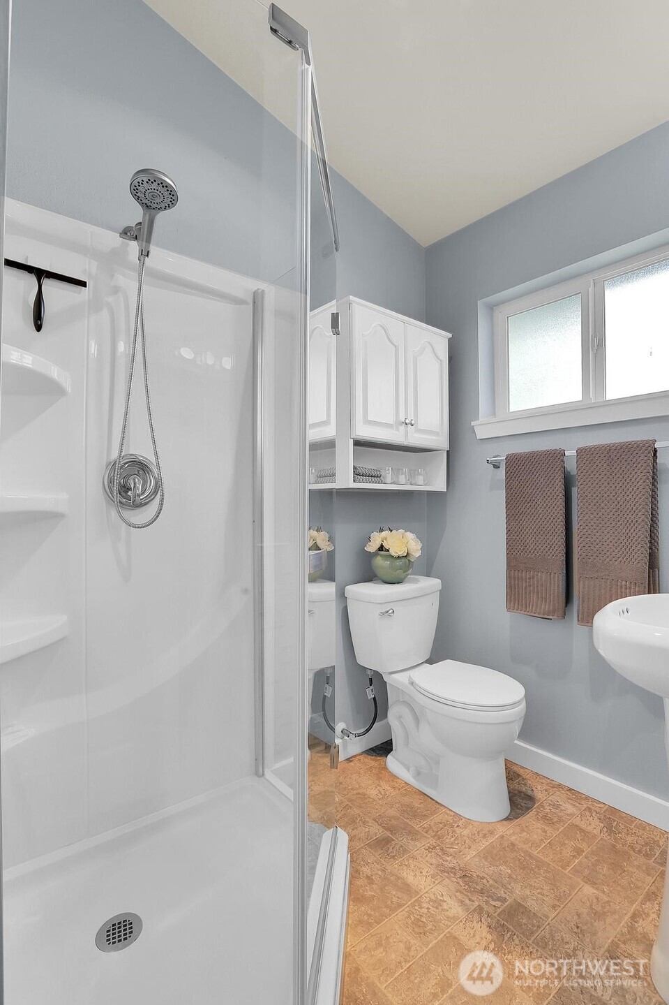 9236 Interlake Avenue North, Unit B Seattle, WA 98103 - Photo 16 of 20