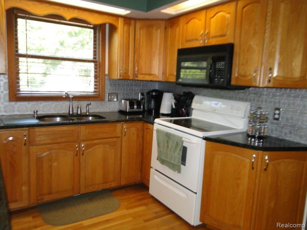 5016 Laur Road North Branch, MI 48461 - Photo 15 of 46 Kitchen (3)