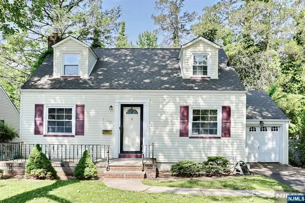 $499,999 | 1806 Palisade Avenue, Teaneck, NJ 07666