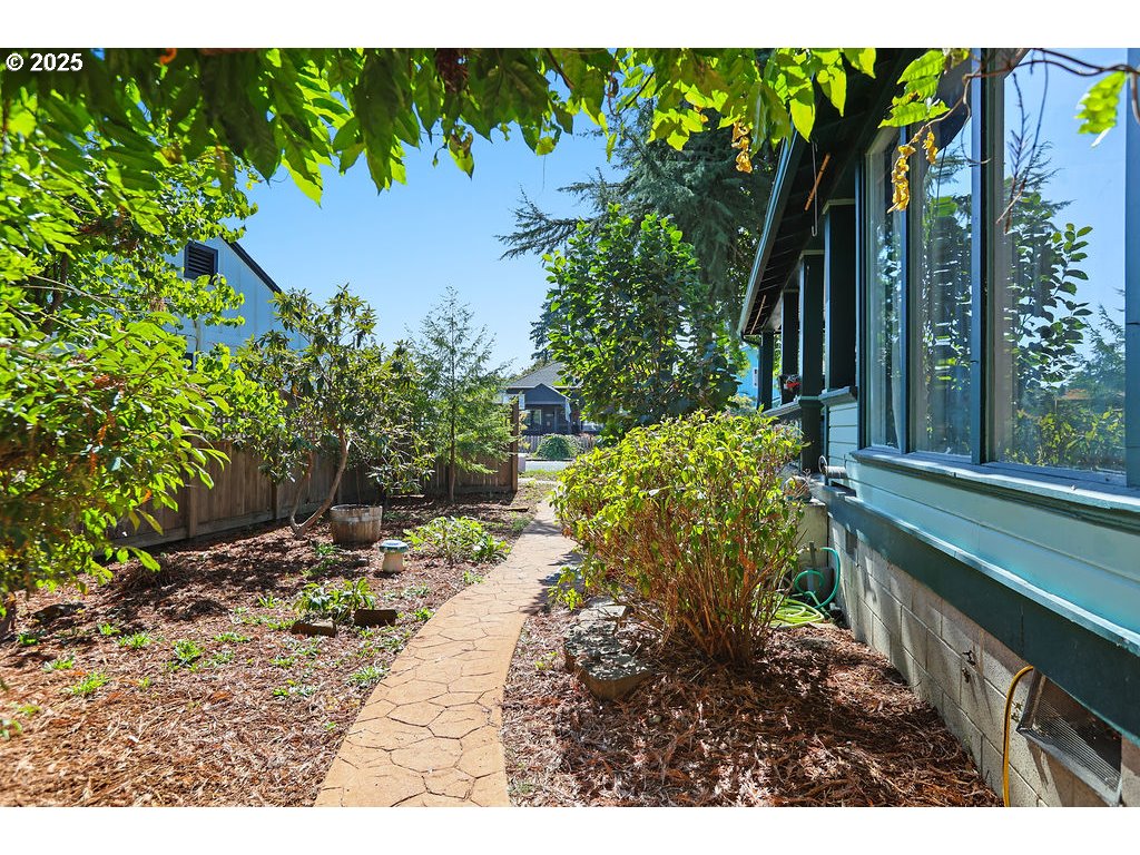 1132 Ash Avenue Cottage Grove, OR 97424 - Photo 28 of 48