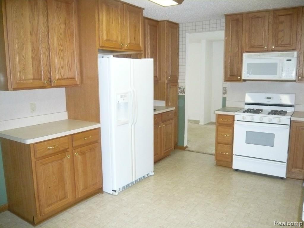 9322 North Bray Road Clio, MI 48420 - Photo 3 of 17 Kitchen