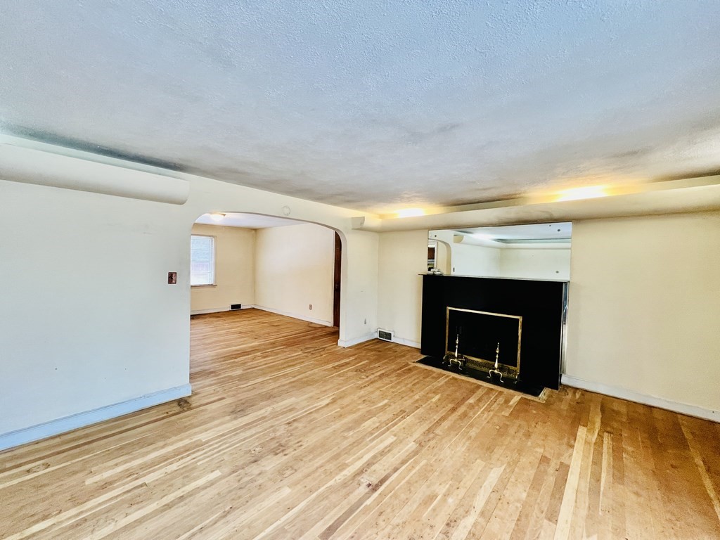 540 Sunderland Road Worcester, MA 01604 - Photo 10 of 42 Gallery Image 10