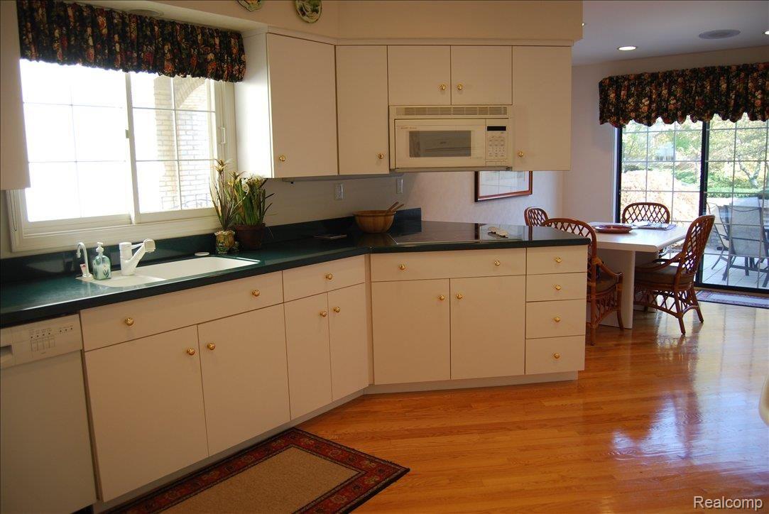 6435 Noble Road, Unit 13 West Bloomfield, MI 48322 - Photo 3 of 14 noble, 6435 006