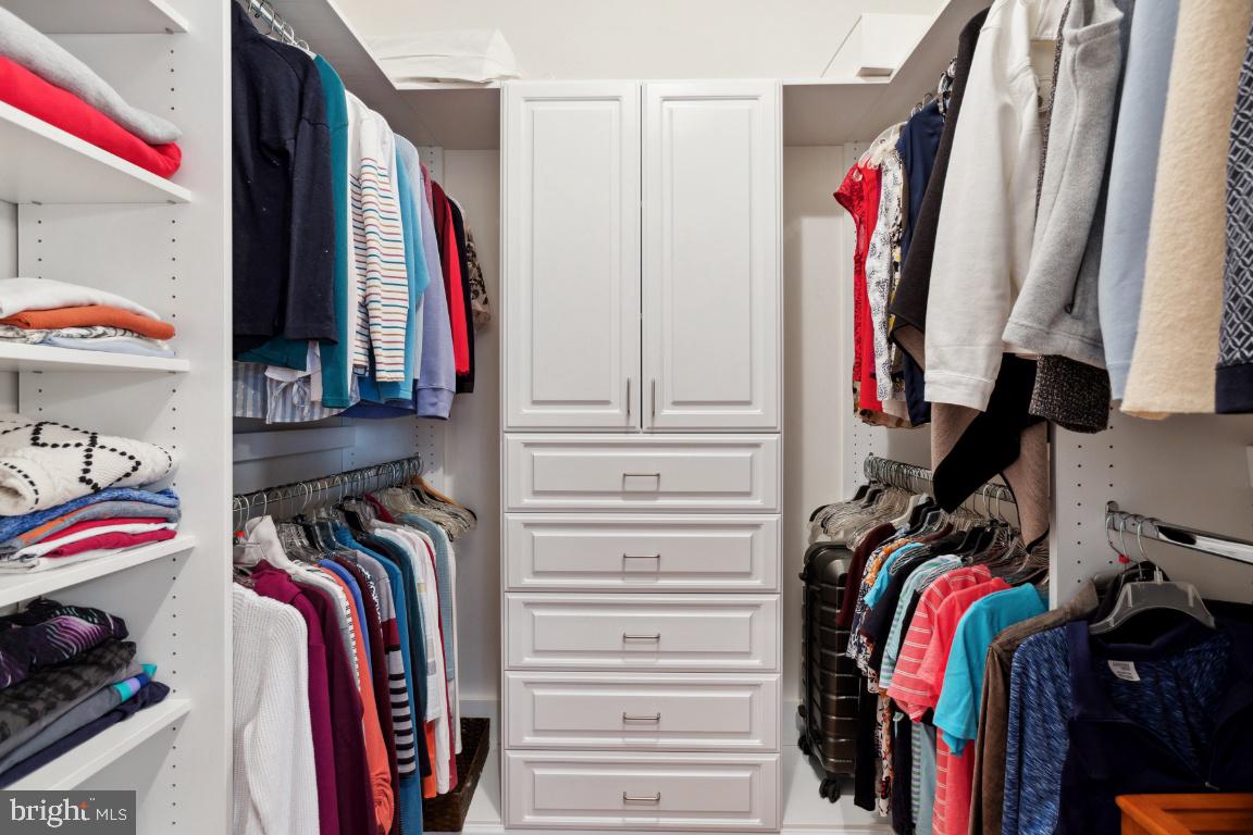 13554 Ryton Ridge Lane Gainesville, VA 20155 - Photo 18 of 41 Custom Closets in Primary Bedroom