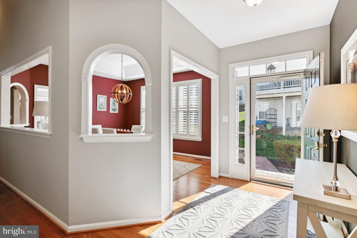 13554 Ryton Ridge Lane Gainesville, VA 20155 - Photo 4 of 41 Foyer
