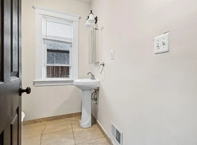 $1,099 | Undisclosed Address, Detroit, MI 48202