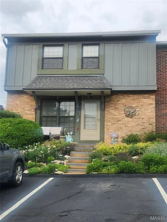 $210,900 | 2414 Hiddencrest Lane, Unit 115, Ballwin, MO 63021