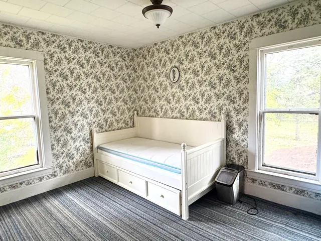 $275,000 | 715 Lake Street Northeast, Warroad, MN 56763