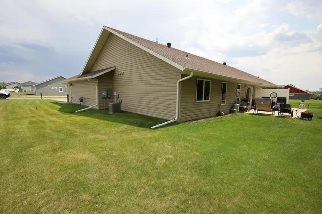 $272,000 | 573 7th Avenue Southeast, Mayville, ND 58257