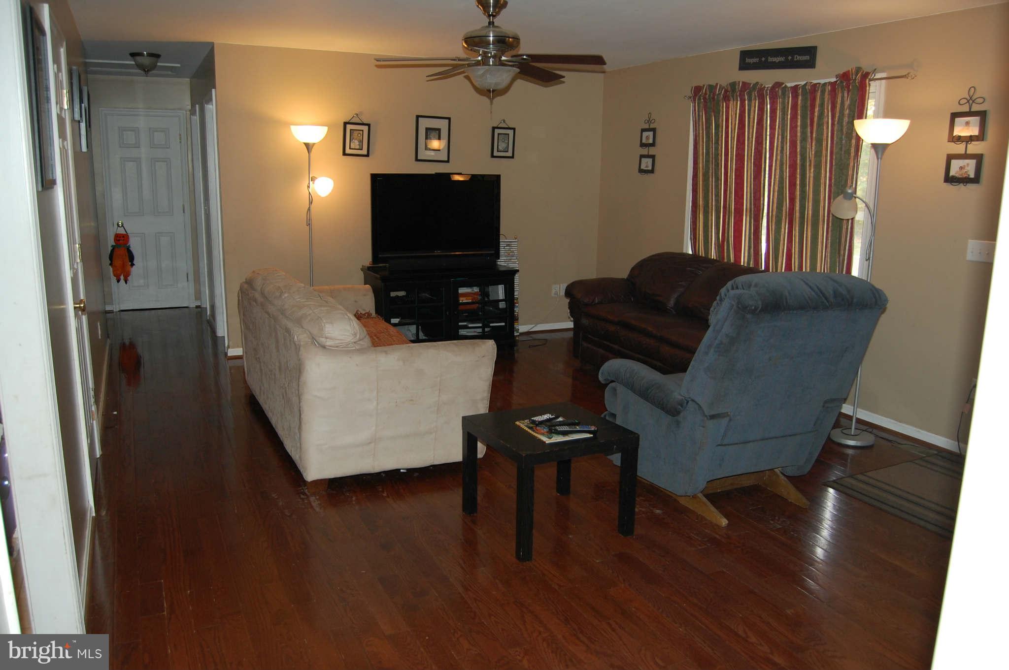 11033 St Just Road Unionville, VA 22567 - Photo 2 of 30 Living Room