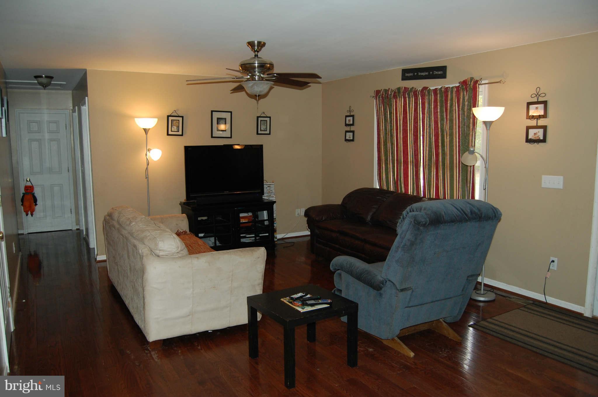 11033 St Just Road Unionville, VA 22567 - Photo 3 of 30 Living Room