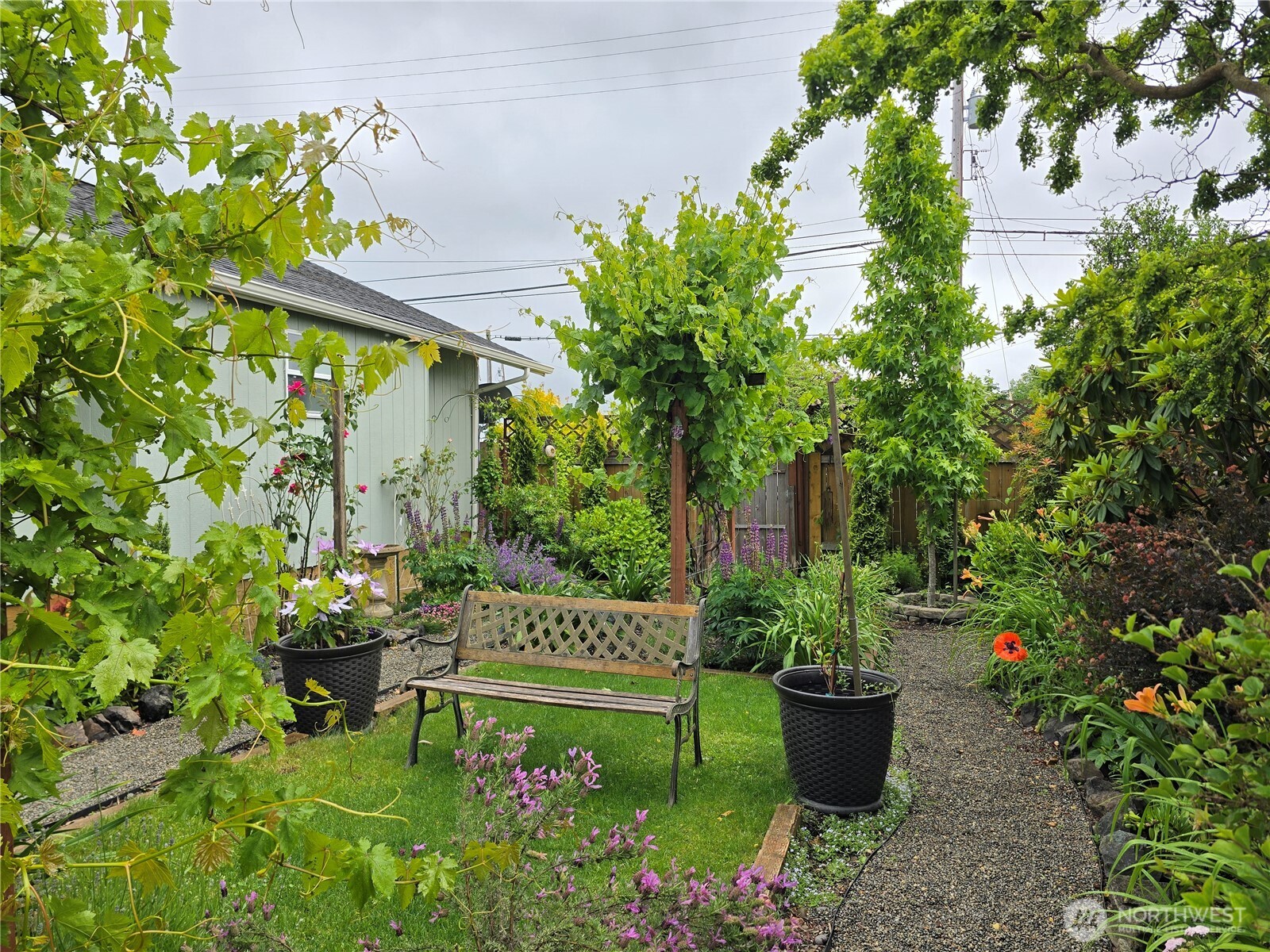 1102 West Anderson Street Elma, WA 98541 - Photo 30 of 40 a garden view